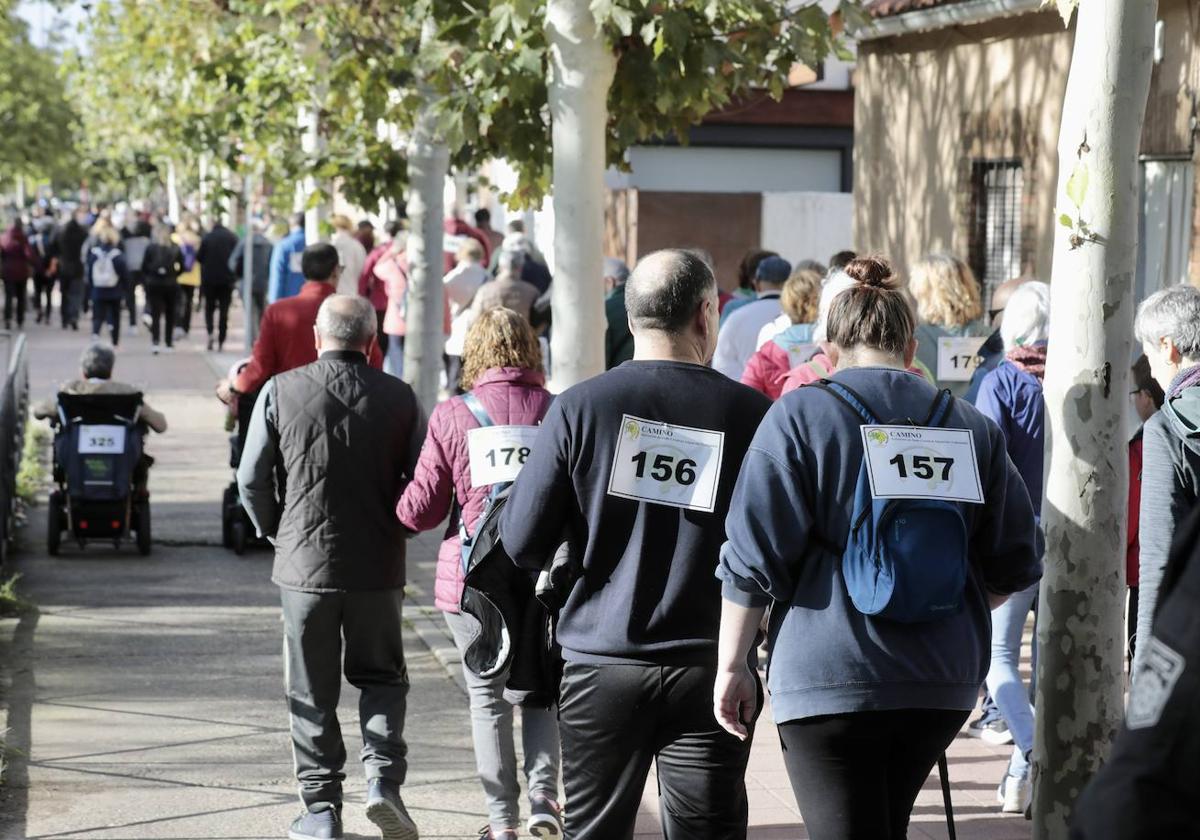 Un momento de la marcha solidaria de la Asociación Camino.