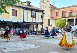 Bailes en Palenzuela en la Semana Cultural.