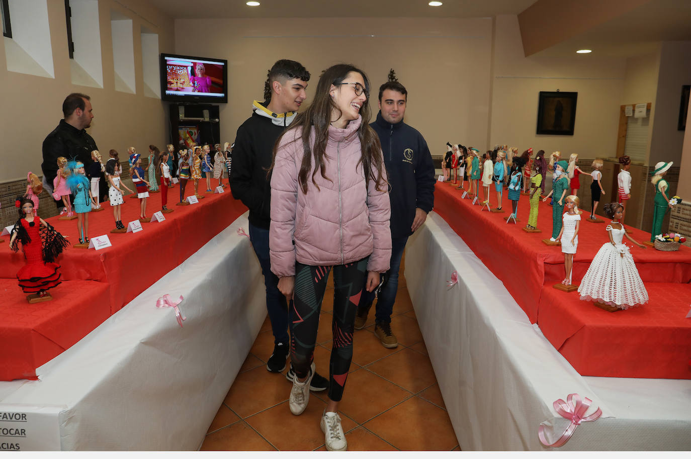 Palencia viste a Barbies a ganchillo