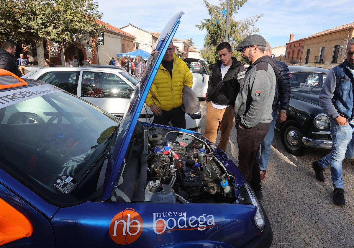 Concentración de coches clásicos en Husillos