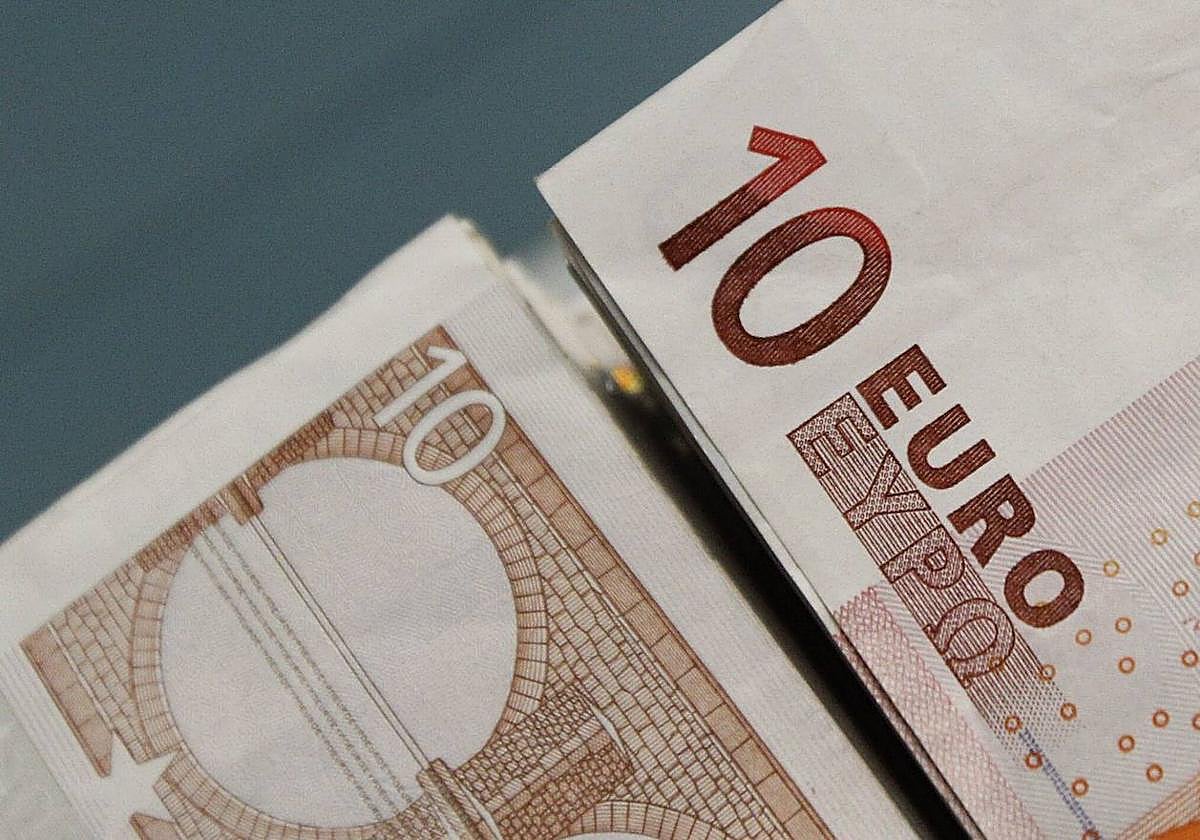 Un año de cárcel por amenazar a un hombre con contar a su familia unos servicios sexuales