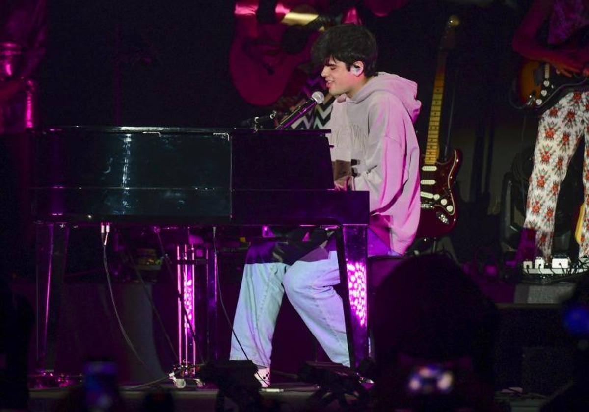 Íñigo Quintero durante su debut en directo en el WiZink Center de Madrid.