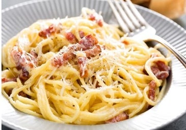 Espaguetis con nata, la 'falsa' carbonara italiana