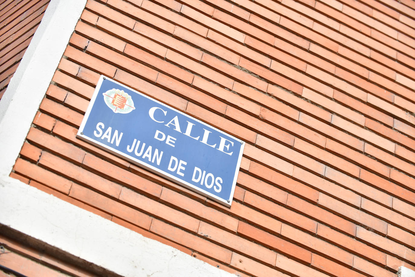 Un paseo en imágenes por la calle San Juan de Dios