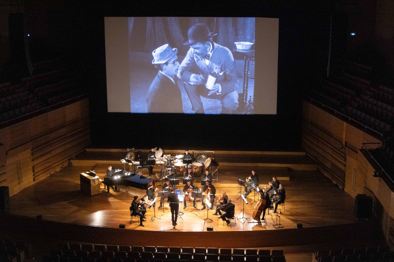 La OSCyL interpreta la banda sonora de la cinta de Harold Lloyd.