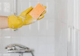 El sencillo y viral consejo para limpiar la mampara de la ducha