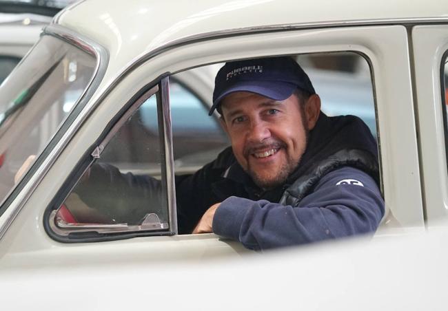 Luis Alarcos, al volante de su Gordini.