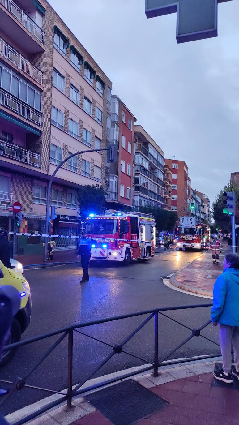 El incendio de una vivienda en Delicias, en imágenes