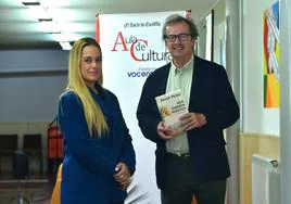 Lilian Tintori y Javier Moro, al inicio del Aula de Cultura de El Norte.