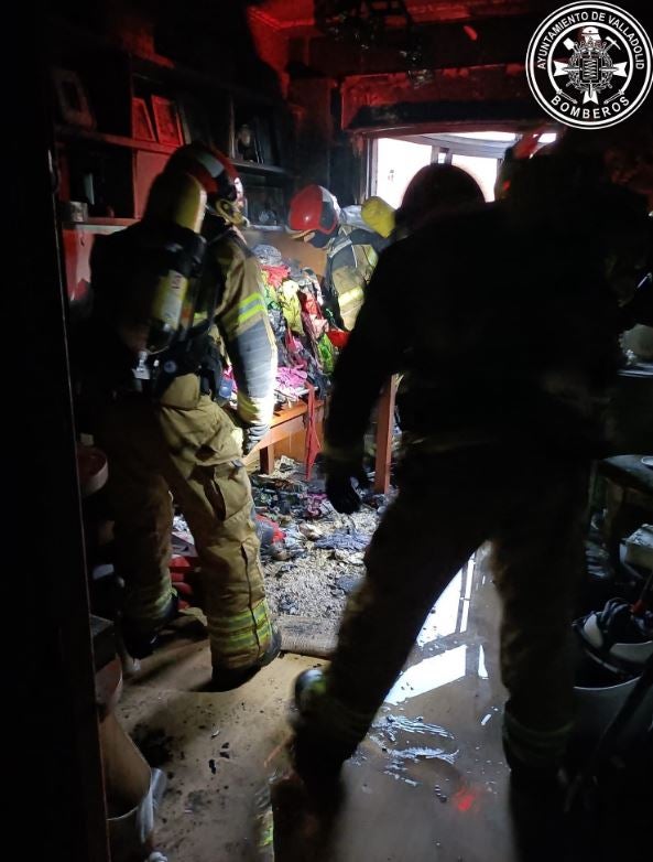 El incendio de una vivienda en Delicias, en imágenes