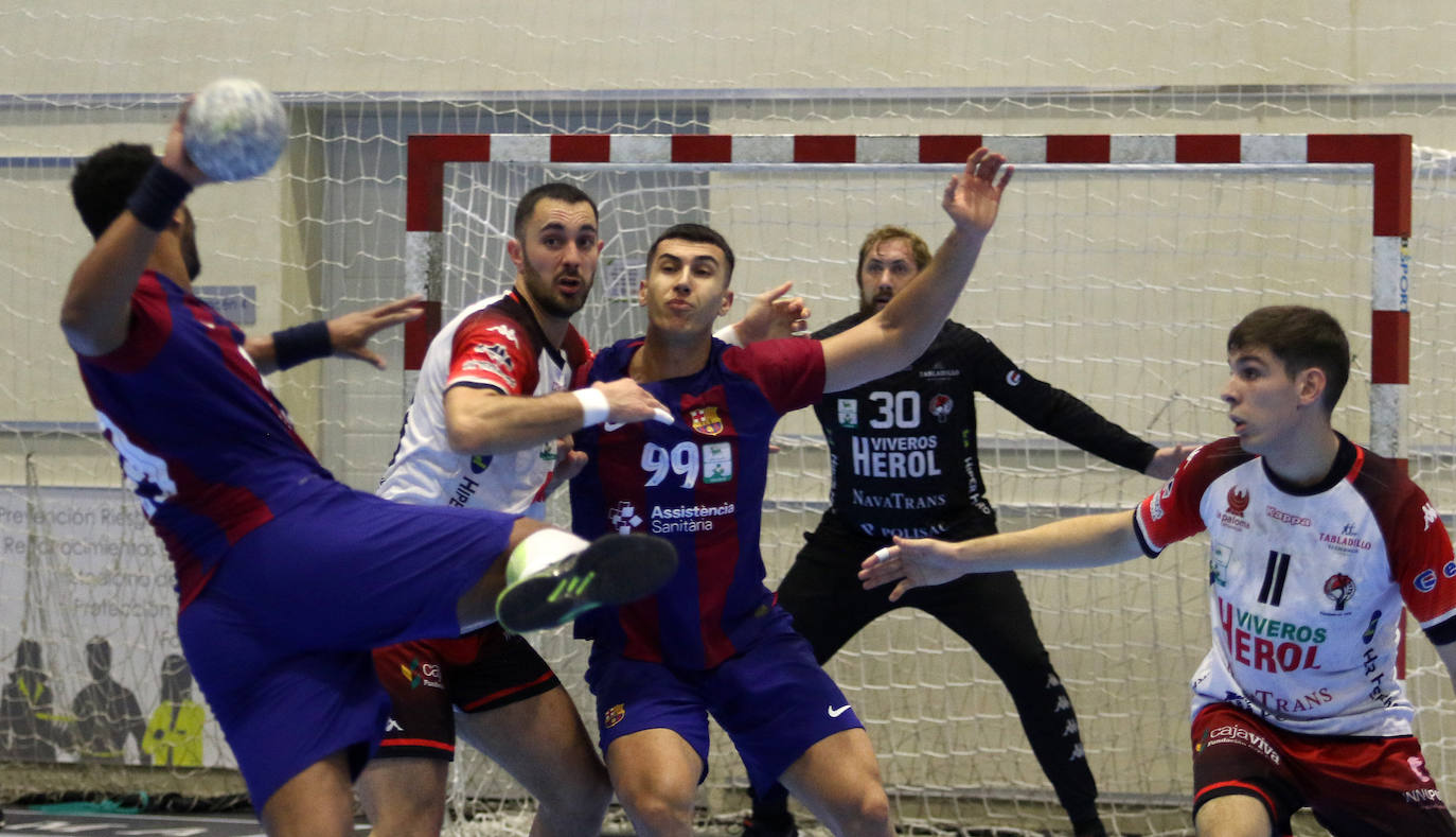 Balonmano Nava tutea al Barcelona