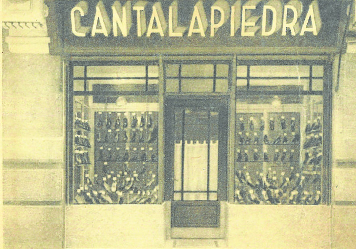 Escaparate de Calzados Cantalapiedra.