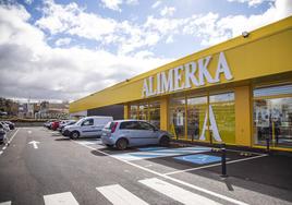 Fachada del supermercado Alimerka en Argales.