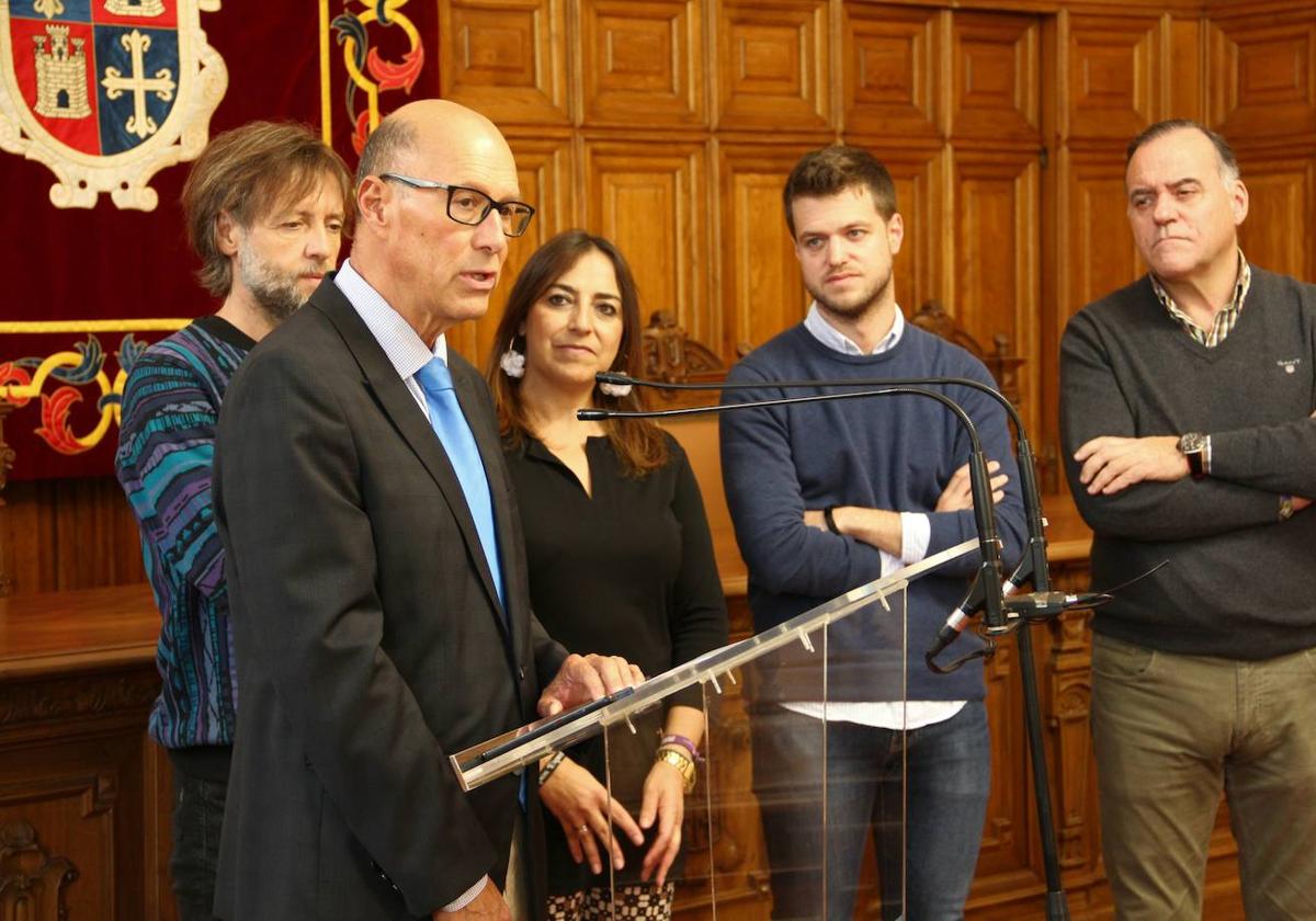 Entrega del Sello en el Ayuntamiento de Palencia.