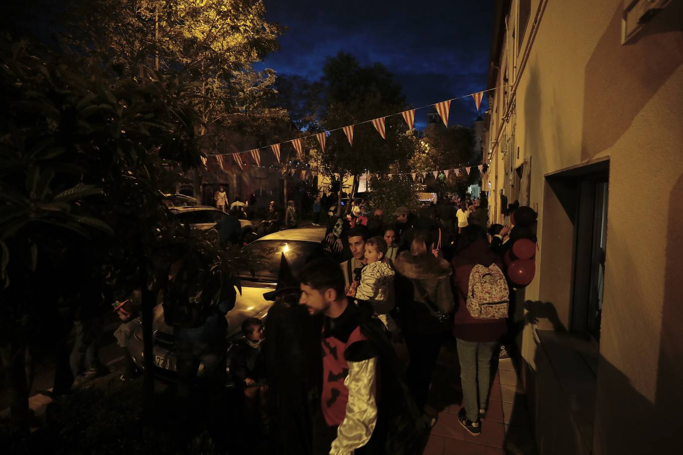 Las imágenes de la noche de Halloween en el barrio Girón