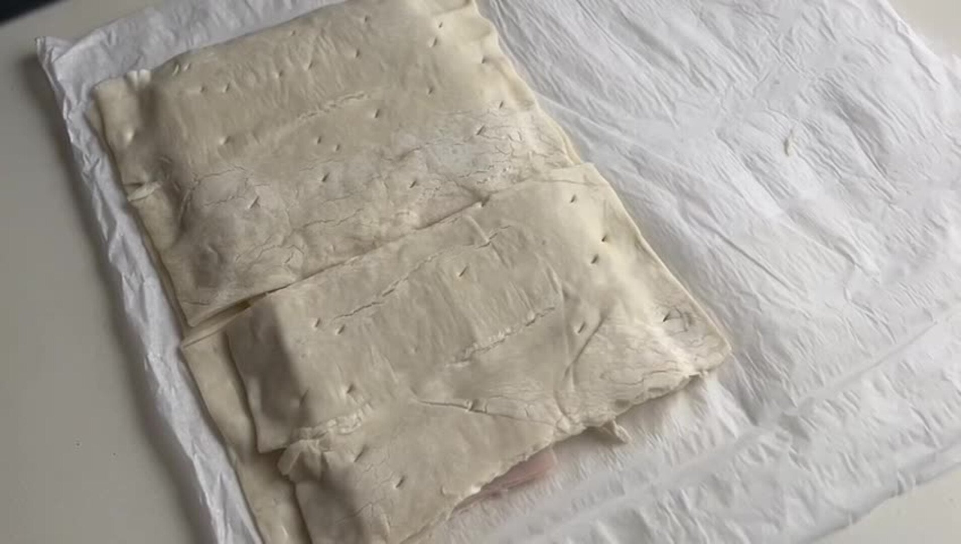Receta de hojaldres rellenos de jamón y queso en freidora de aire en cinco minutos para niños