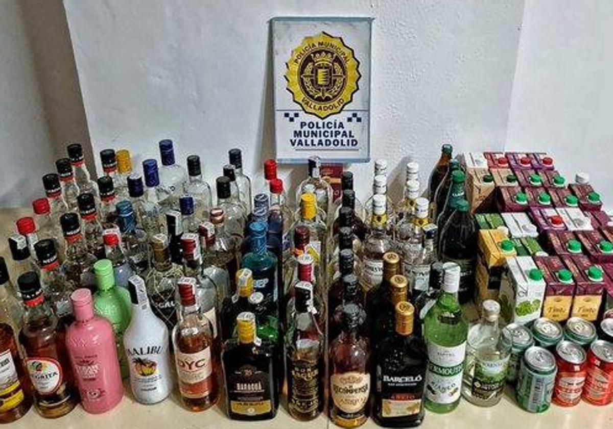 Imagen principal - Bebidas, drogas y armas intervenidas durante el macrobotellón.