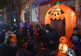 Uno de los puestos de 'Truco o Trato' instalados por el Ayuntamiento