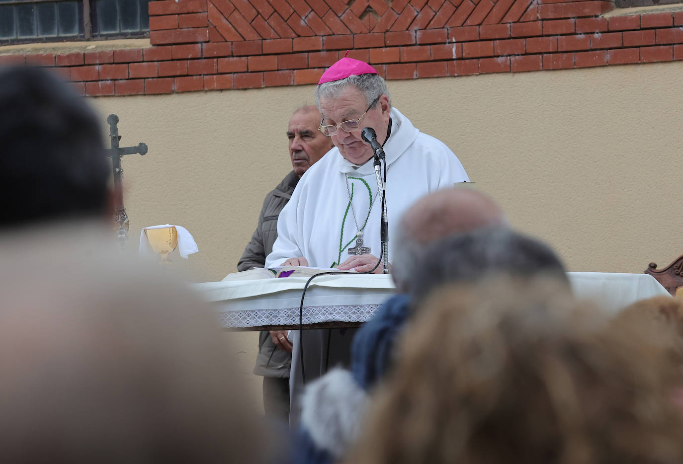 Los palentinos honran a sus seres queridos con visitas y flores