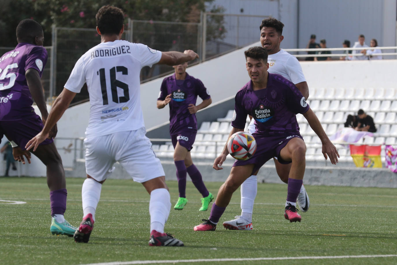 El partido entre el Real Valladolid y la Peña Deportiva, en imágenes