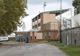 Vista exterior del campo de fútbol, este jueves.