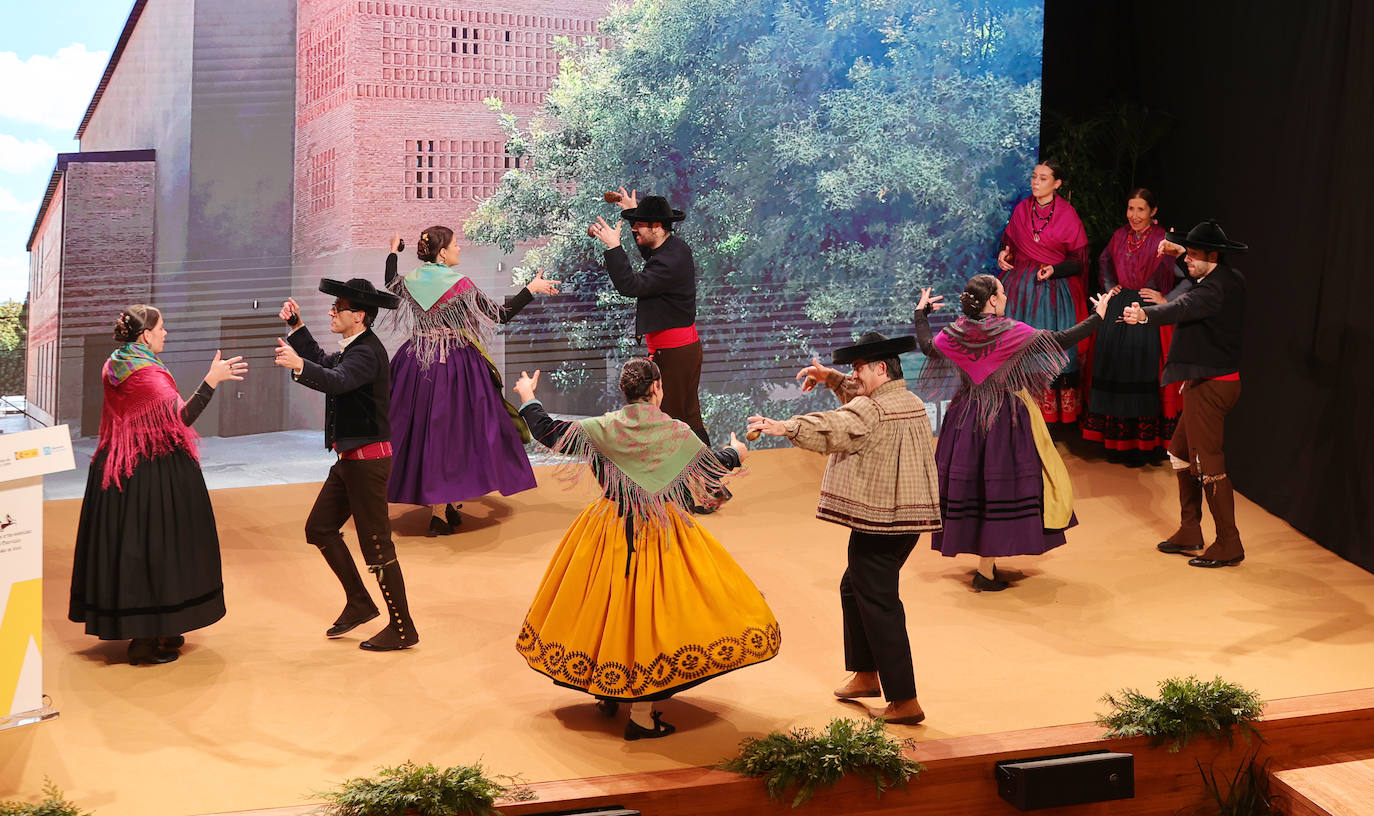 Inauguración del centro de artes escénicas de Paredes de Nava