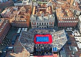 Espectacular vista aérea de la pista de pádel instalada en la plaza Mayor, el pasado mes de junio.