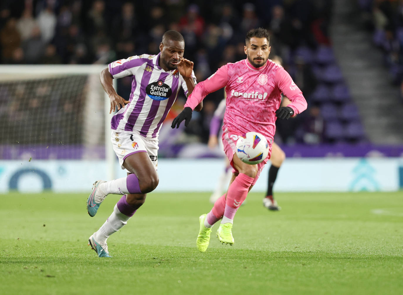 El partido entre el Real Valladolid y el Tenerife, en imágenes