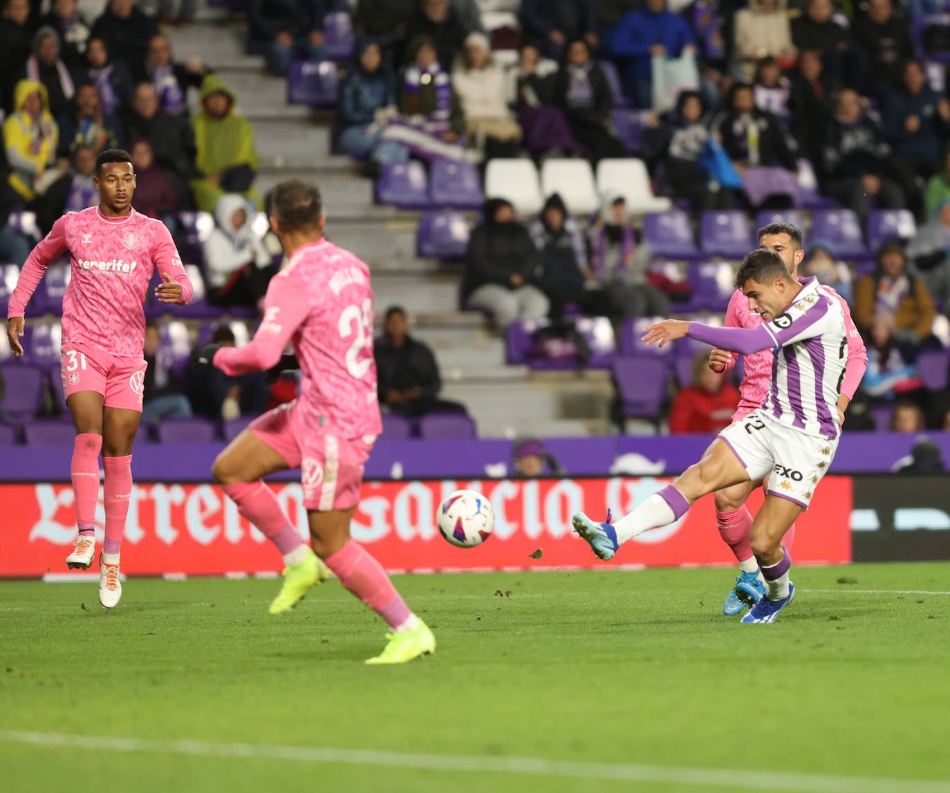 El partido entre el Real Valladolid y el Tenerife, en imágenes