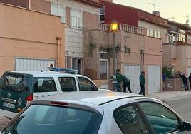 Image de archivo de una intervención de la Guardia Civil para evitar la ocupación ilegal de una vivienda en Santovenia.