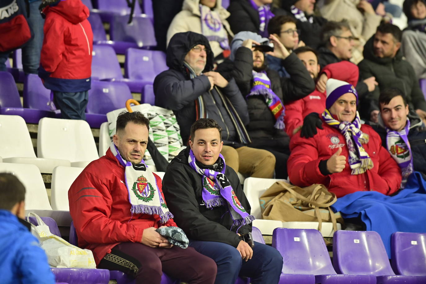 Búscate en la grada del estadio José Zorrilla (1/4)