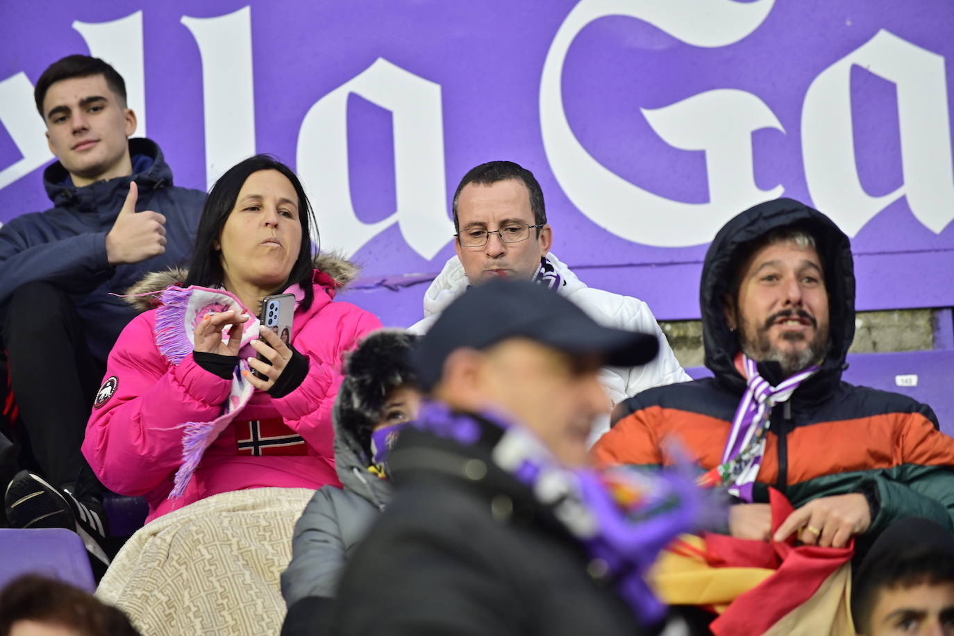 Búscate en la grada del estadio José Zorrilla (2/4)