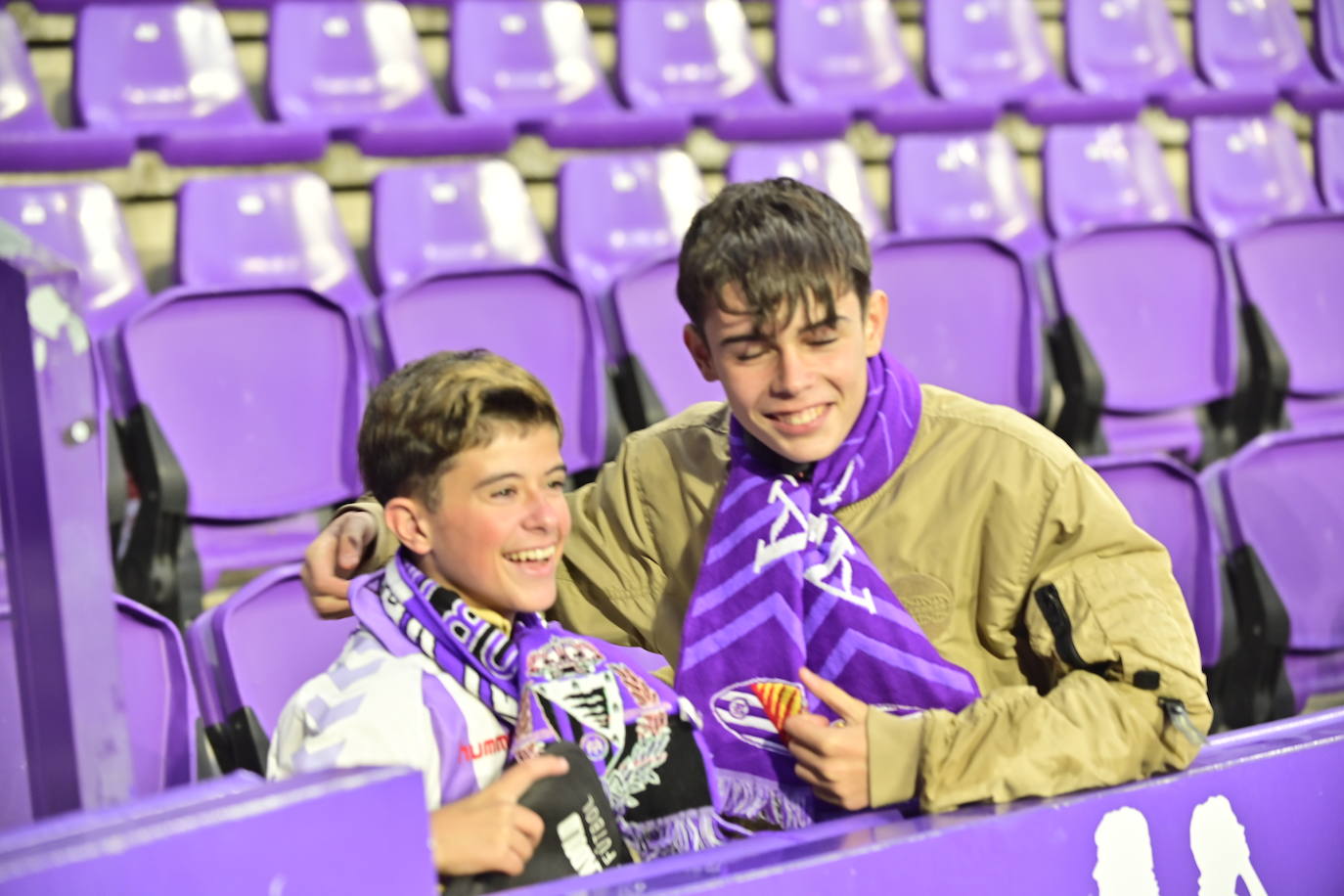 Búscate en la grada del estadio José Zorrilla (2/4)