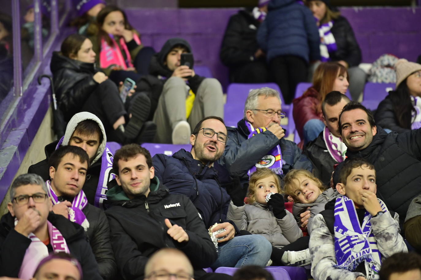 Búscate en la grada del estadio José Zorrilla (2/4)