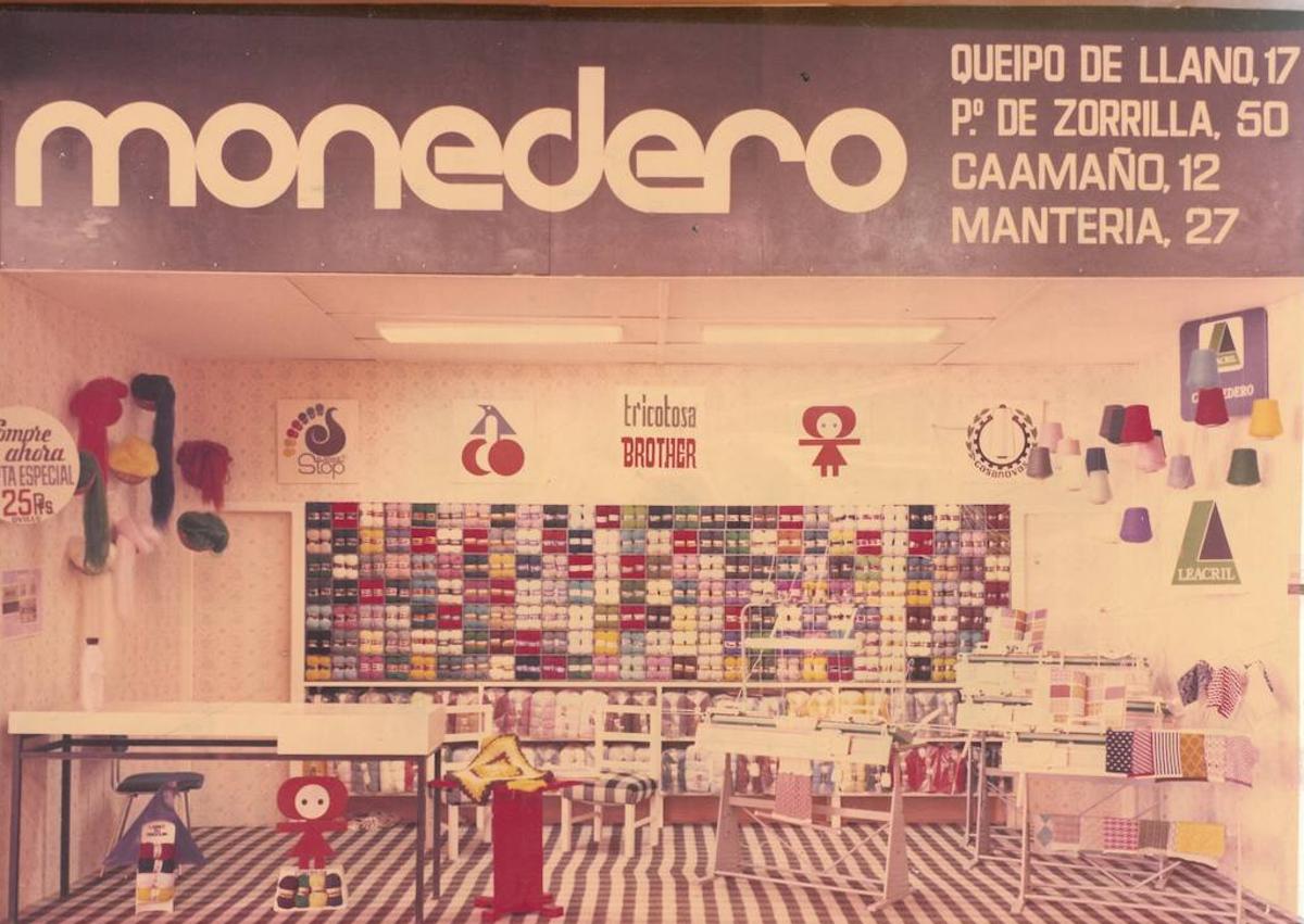 Imagen secundaria 1 - Tienda de Monedero en la Bajada de la Libertad. Stand de Monedero en la Feria de Muestras. Rafael Monedero Fernández en los almacenes actuales de Monedero.