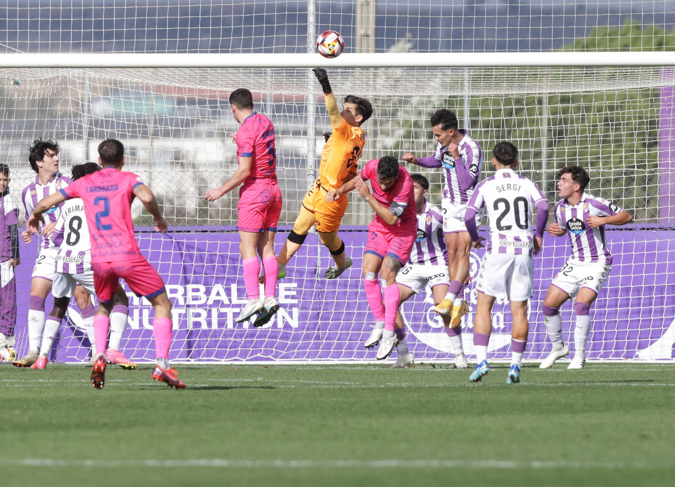 El partido entre el Real Valladolid B y el Ourense, en imágenes