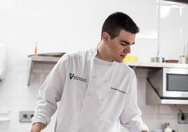 Andoni Sánchez Dublín, entre fogones.