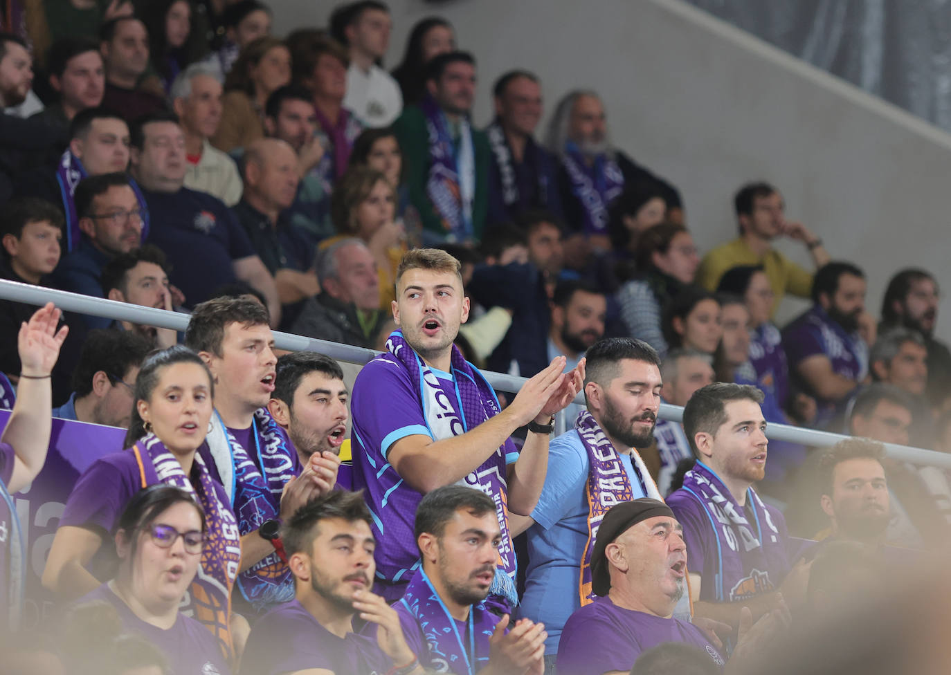 Búscate en las gradas del Zunder Palencia-Girona