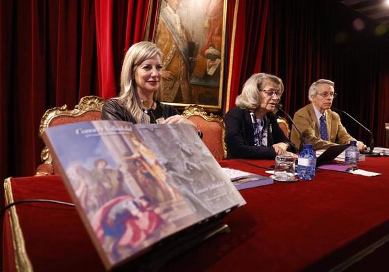 La concejala de Educación y Cultura, Irene Carvajal; la presidenta de la Academia de Bellas Artes de la Purísima Concepción, Eloísa Wattenberg, y Jesús Urrea, secreatrio de la institución.