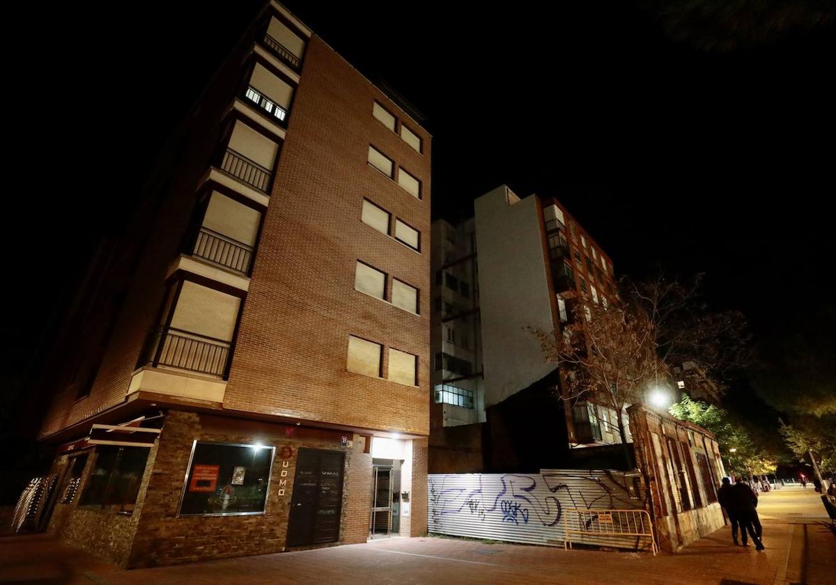 Inmueble de los números 3-5 de la avenida de Segovia, donde residen madre e hijo.