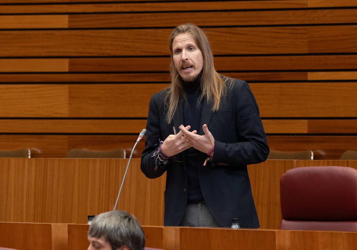 Pablo Fernández, durante el pleno de las Cortes de Castilla y León.