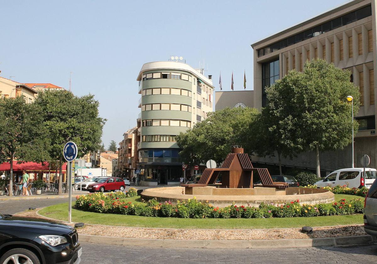 Rotonda de la plaza de la Universidad, en la ciudad de Segovia.