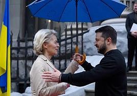 Ursula von der Leyen con Volodímir Zelenski, en una imagen de archivo.