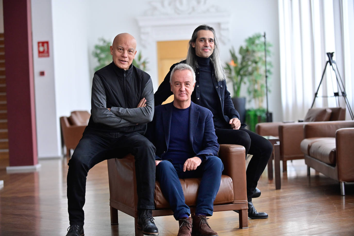 Yayo Cáceres, director de la obra, el actor Carlos Hipólito y Álvaro Tato, autor de la dramaturgia.