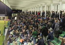 Gradas de La Albuera en el partido de Copa del Rey entre la Segoviana y el Sestao