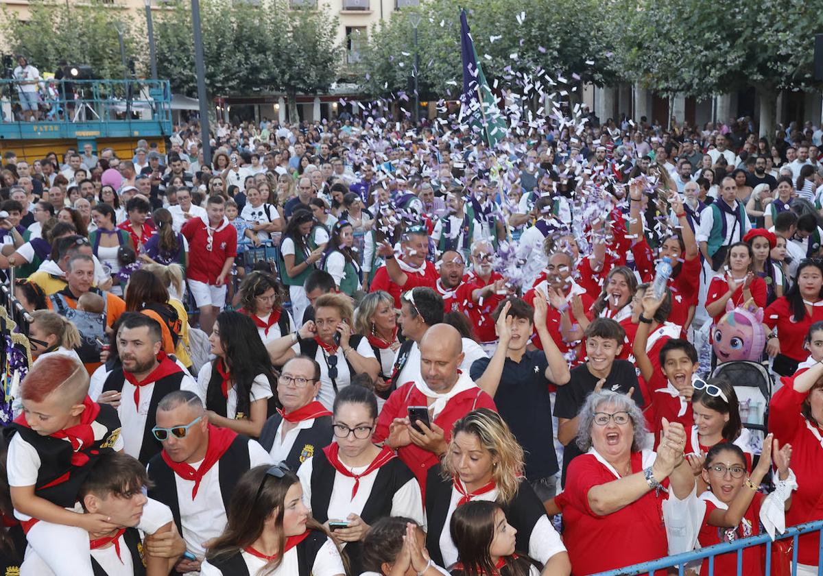 Asistentes al pregón popular de las pasadas fiestas de San Antolín.