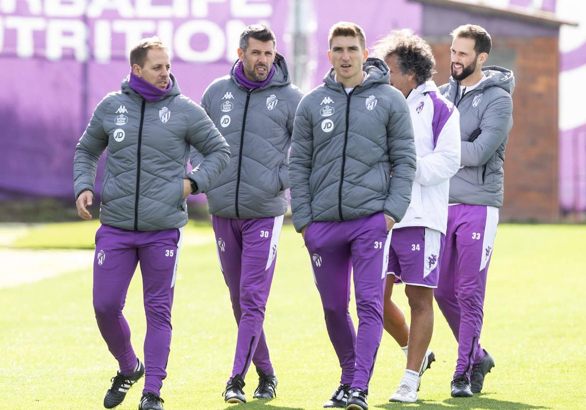 Matías Filippini, Paulo Pezzolano, Martín Varini, Ricardo Pereira y Gonzalo Álvarez en el entrenamiento de este lunes.