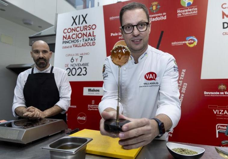 Teo Rodríguez, del restaurante Trasto de Valladolid con su 'Pucela Roll', pincho de oro en el XIX Concurso Nacional de Pinchos y Tapas.