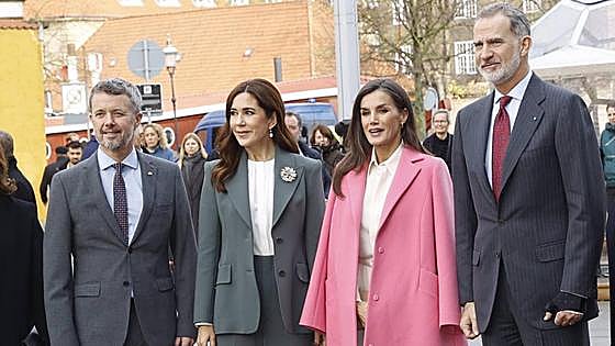 La Reina Letizia vuelve a enamorar con su estilismo