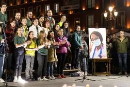 Una coral durante uno de los homenajes a Teresa Rodríguez en Valladolid.